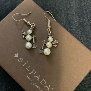 Silpada Snowman Pearl and .925 Stirling Silver Earrings 
Retired W1001